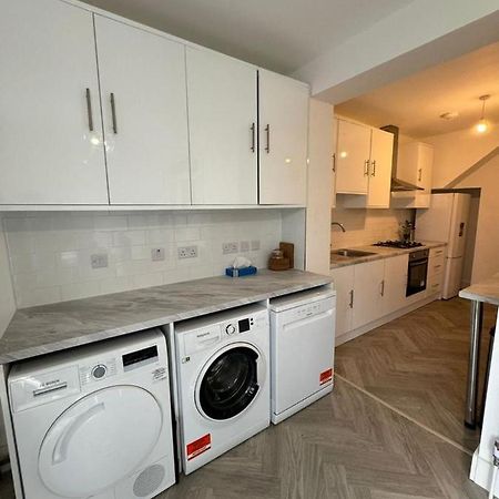Smart Guest Rooms Fast Access To Central London Via Piccadilly Line New Southgate Екстериор снимка