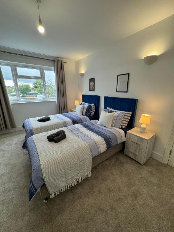 Smart Guest Rooms Fast Access To Central London Via Piccadilly Line New Southgate Екстериор снимка