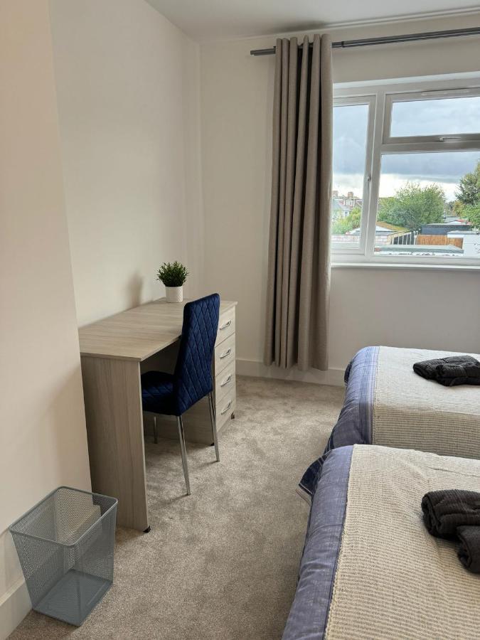 Smart Guest Rooms Fast Access To Central London Via Piccadilly Line New Southgate Екстериор снимка