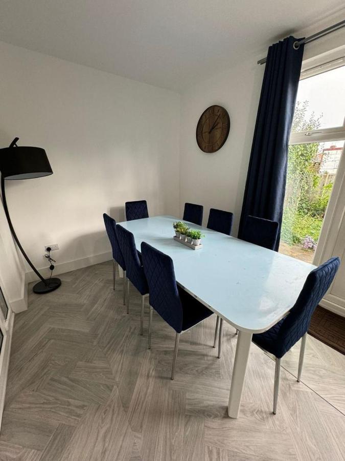 Smart Guest Rooms Fast Access To Central London Via Piccadilly Line New Southgate Екстериор снимка