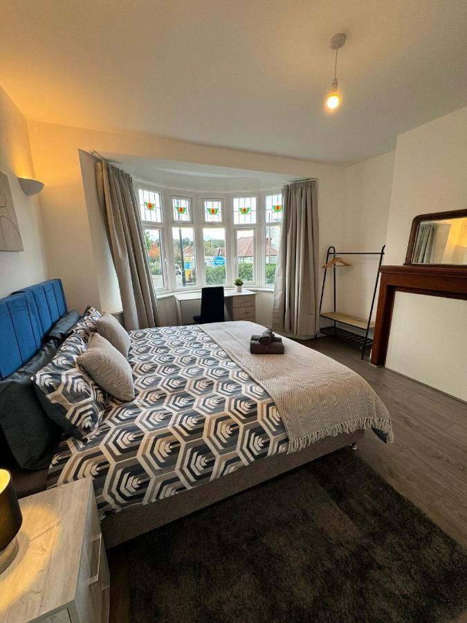 Smart Guest Rooms Fast Access To Central London Via Piccadilly Line New Southgate Екстериор снимка