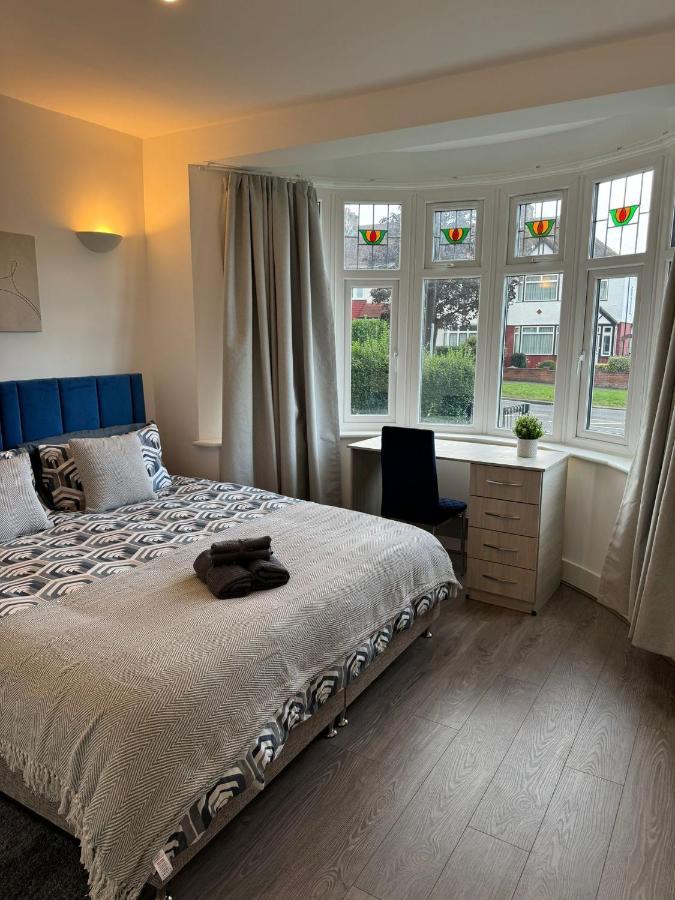 Smart Guest Rooms Fast Access To Central London Via Piccadilly Line New Southgate Екстериор снимка