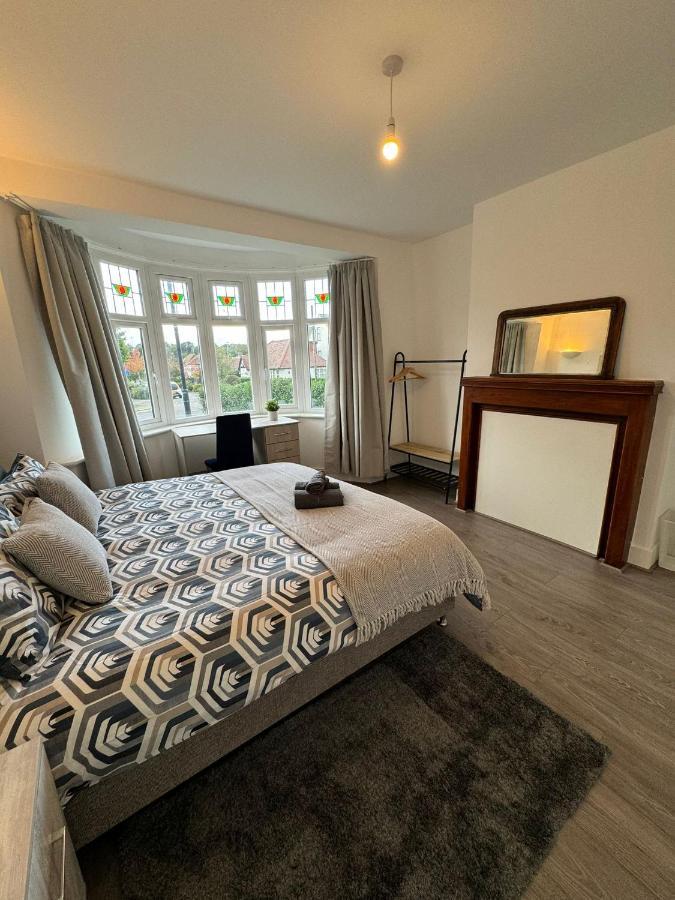 Smart Guest Rooms Fast Access To Central London Via Piccadilly Line New Southgate Екстериор снимка