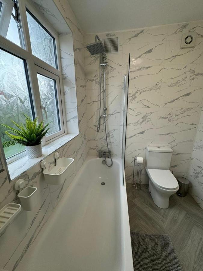 Smart Guest Rooms Fast Access To Central London Via Piccadilly Line New Southgate Екстериор снимка